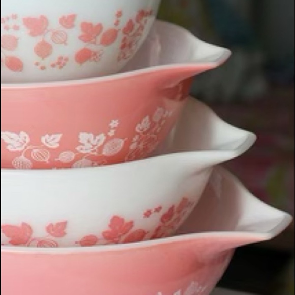 Pyrex Gooseberry Cinderella bowls